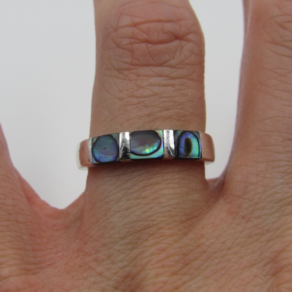 Size 7.75 Sterling Colorful Shell Inlay Band Ring - Picture 4 of 8